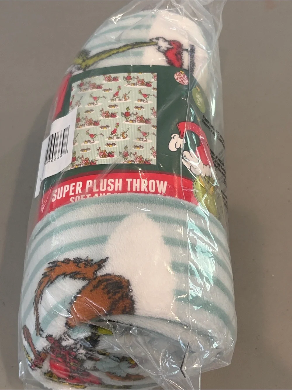 Dr. Seuss The Grinch Super Plush Holiday Throw